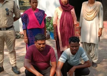 Raigarh News : “ऑपरेशन अंकुश” के तहत जुआ-सट्टा पर ताबड़तोड़ कार्रवाई — 5 आरोपी गिरफ्तार, 4 मोबाइल और नगदी 19 हजार जब्त