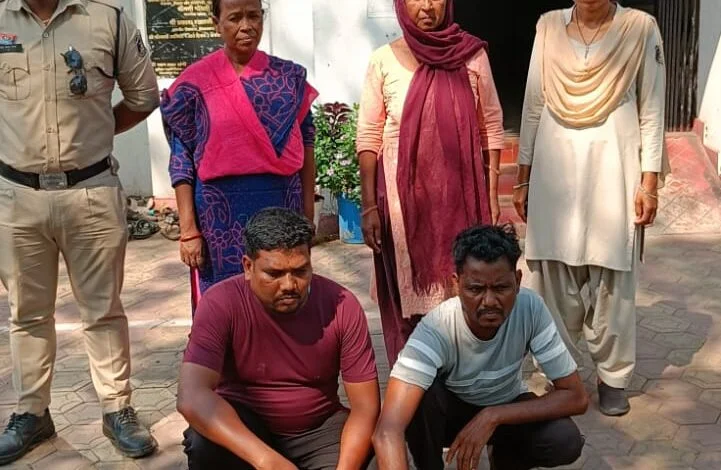 Raigarh News : “ऑपरेशन अंकुश” के तहत जुआ-सट्टा पर ताबड़तोड़ कार्रवाई — 5 आरोपी गिरफ्तार, 4 मोबाइल और नगदी 19 हजार जब्त