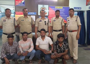 Raigarh News : कोतरारोड पुलिस की त्वरित कार्रवाई — महिला से दुष्कर्म के मामले में चार आरोपी गिरफ्तार, एक फरार