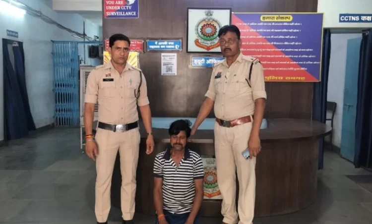 Raigarh News : पड़ोसी की गंदी हरकतों से सहमी बच्ची, कोतरारोड़ पुलिस ने आरोपी को दबोचा,SSP शशि मोहन सिंह का संदेश —“महिला एवं नाबालिगों से जुड़े अपराधों पर रायगढ़ पुलिस जीरो टॉलरेंस की नीति से कार्य कर रही है”