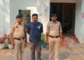 Raigarh News : जमीन विवाद बदमाश को दखल पड़ा भारी—कोतवाली पुलिस की सख्ती, गुंडा बदमाश दुर्गेश महंत पर प्रतिबंधात्मक कार्रवाई कर भेजा जेल