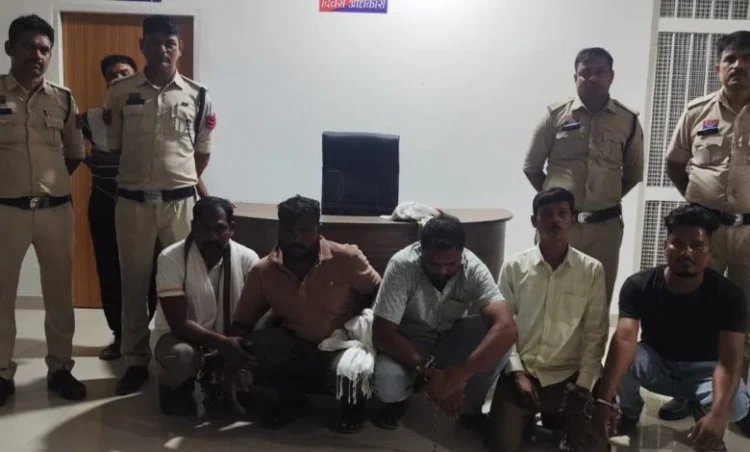 Raigarh News:ट्रांसपोर्ट नगर बस स्टैंड में मारपीट, लूटपाट और तोड़फोड़ मामले में जूटमिल पुलिस ने की सख्त कार्रवाई, डकैती की धाराओं के तहत पांच आरोपी गिरफ्तार