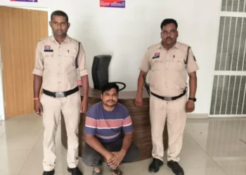 Raigarh News:ऑपरेशन अंकुश के तहत ऑनलाइन क्रिकेट सट्टे पर एक और प्रहार — जूटमिल में सटोरिया गिरफ्तार