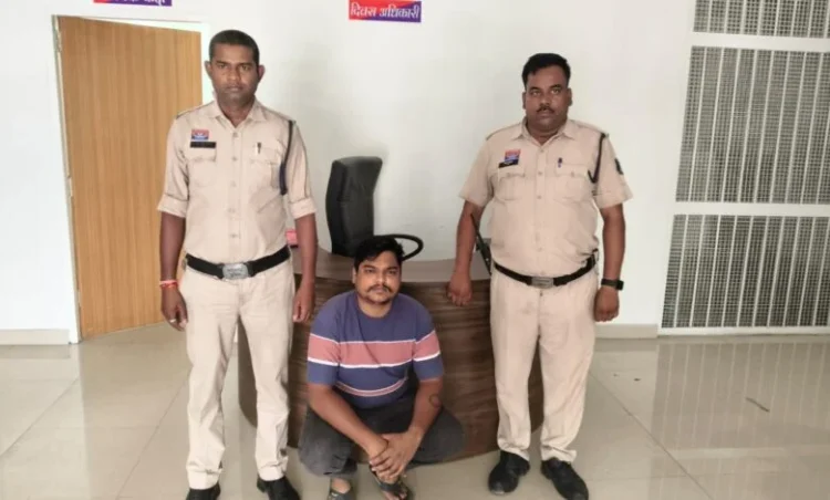 Raigarh News:ऑपरेशन अंकुश के तहत ऑनलाइन क्रिकेट सट्टे पर एक और प्रहार — जूटमिल में सटोरिया गिरफ्तार