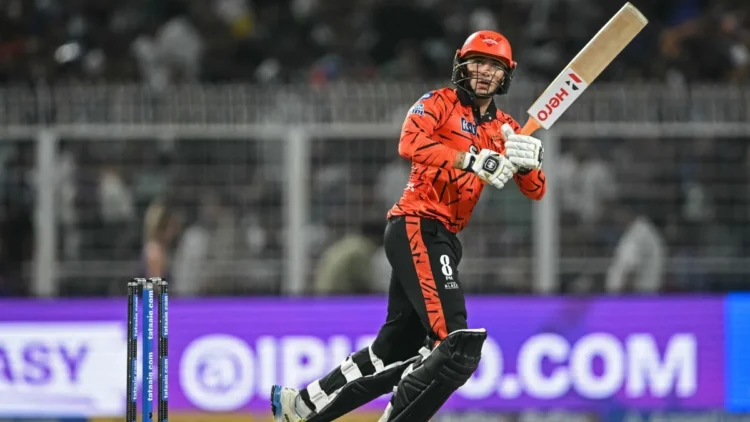 अभिषेक शर्मा ने पूरा किया खास शतक, SRH के लिए IPL में ऐसा करने वाले बने सिर्फ दूसरे खिलाड़ी