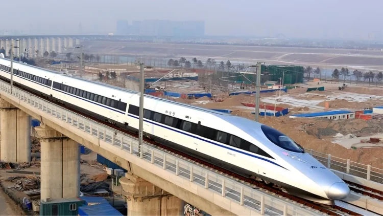 ग्रेनो एक्सप्रेसवे के ऊपर दौड़ेगी बुलेट ट्रेन! 21 मिनट में दिल्ली से पहुंच सकेंगे नोएडा एयरपोर्ट, जानें हाई स्पीड रेल प्रोजेक्ट का पूरा प्लान