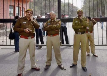 दिल्ली: कमरे से 2 लोगों के शव बरामद होने से हड़कंप, कुछ दिन पहले ही किराए पर रहने आए थे