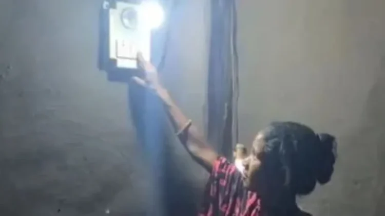 आजादी के बाद पहली बार इस गांव में पहुंची बिजली, निवासी बोले- ऐतिहासिक क्षण से कम नहीं