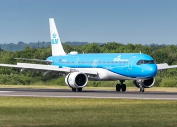 ₹49 लाख की बिजनेस क्लास टिकट, फिर भी फ्लाइट में चढ़ने नहीं दिया; जानिए क्यों बेंगलुरु एयरपोर्ट पर परिवार के 8 लोगों को नहीं मिली बोर्डिंग?