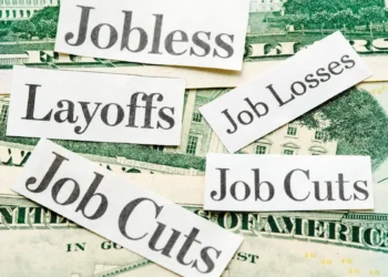 देश की 2 बड़ी आईटी कंपनियों ने Q4 में 10,433 कर्मचारियों को दिखाया बाहर का रास्ता, मार्केट में मची खलबली!