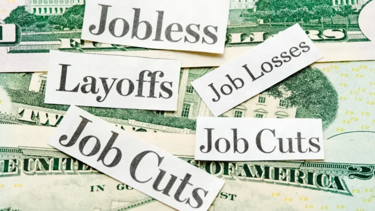 देश की 2 बड़ी आईटी कंपनियों ने Q4 में 10,433 कर्मचारियों को दिखाया बाहर का रास्ता, मार्केट में मची खलबली!