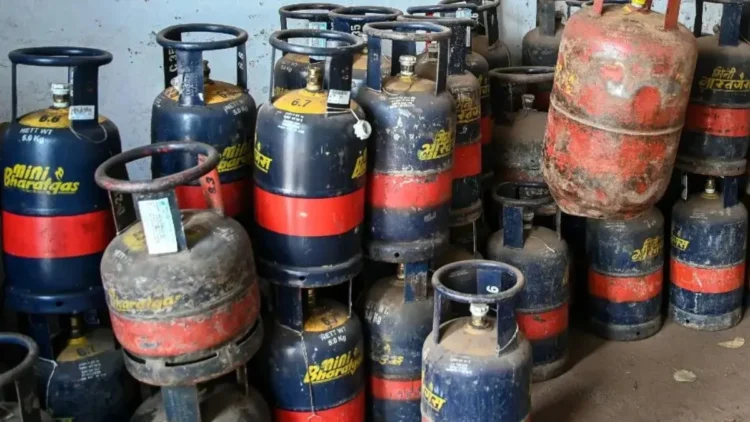 5 KG वाले LPG सिलेंडरों की बिक्री 13 लाख के पार, सरकार ने बढ़ाई सप्लाई, PNG का विस्तार भी तेज