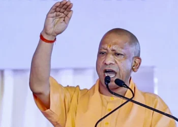 नोएडा में मजदूरों का प्रदर्शन: CM योगी के निर्देश के बाद श्रम विभाग का बड़ा फैसला, हाई लेवल कमेटी का गठन