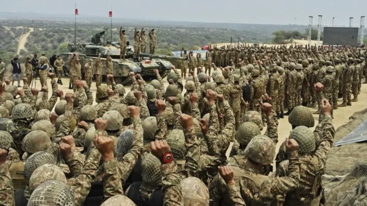 ईरान के साथ डबल गेम खेल रहा है पाकिस्तान? सऊदी अरब में तैनात कर दी अपनी आर्मी