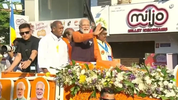 PM मोदी ने पुडुचेरी में चुनाव प्रचार को दी धार, NDA नेताओं के साथ किया रोड शो; देखने को उमड़ी भीड़