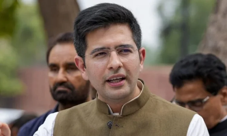 Raghav Chadha News: राघव चड्ढा को AAP ने राज्यसभा में उपनेता के पद से हटाया, सदन में बोलने पर भी लगाया रोक