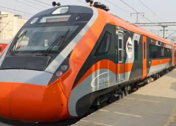 Vande Bharat Sleeper: देश की दूसरी वंदे भारत स्लीपर का ऐलान! दिल्ली, यूपी, बिहार वाले रह गए देखते; इस रूट के यात्रियों की खुली किस्मत!