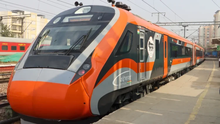 Vande Bharat Sleeper: देश की दूसरी वंदे भारत स्लीपर का ऐलान! दिल्ली, यूपी, बिहार वाले रह गए देखते; इस रूट के यात्रियों की खुली किस्मत!