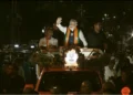 कोलकाता में मेगा रोड शो कर रहे PM मोदी, उमड़ा भारी जनसैलाब