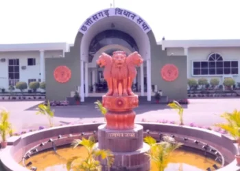 CG carrent news :छत्तीसगढ़ में सरकारी कर्मचारियों की छुट्टियों पर रोक, तीन महीने तक बिना अनुमति अवकाश नहीं