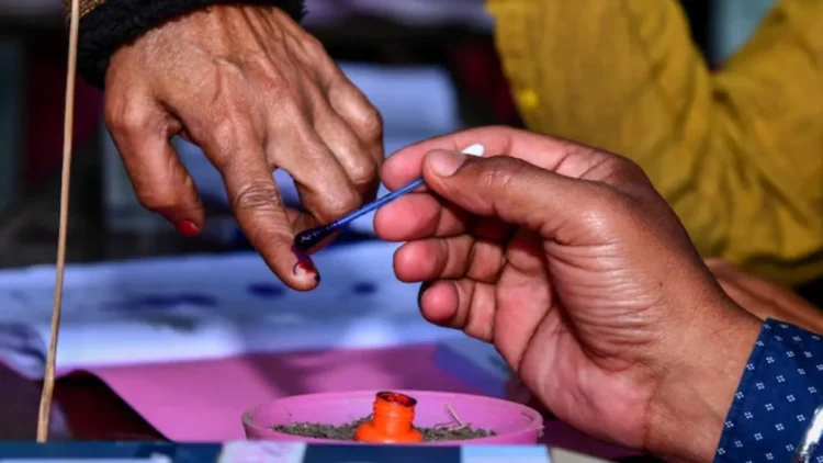 UP Panchayat Chuanv Date: यूपी में पंचायत चुनाव पर कैसे और क्यों फंसा पेच? देरी की क्या है वजह, विस्तार से समझिए