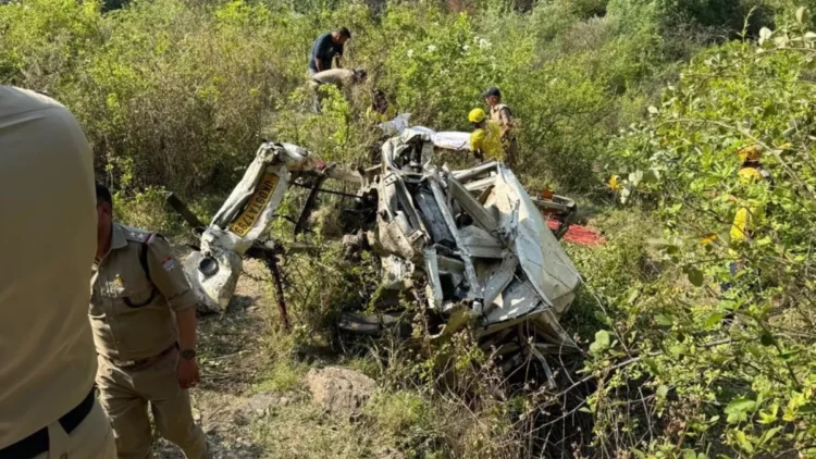 उत्तराखंड में दर्दनाक हादसा: टिहरी गढ़वाल में गहरी खाई में गिरा वाहन, 8 लोगों की मौत, अंतिम संस्कार से लौट रहे थे