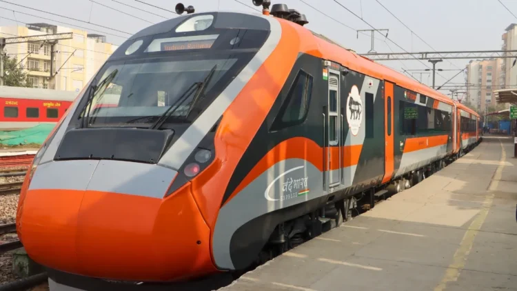 यात्रीगण कृपया ध्यान दें! वंदे भारत-शताब्दी समेत कई ट्रेनों का रूट बदला, डेढ़ महीने तक यात्रियों की बढ़ेंगी मुश्किलें