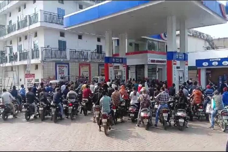 Petrol Pump Close: पेट्रोल-डीजल पर संकट! 1 जून को पेट्रोल पंप संचालकों ने किया अनिश्चितकालीन बंद का ऐलान