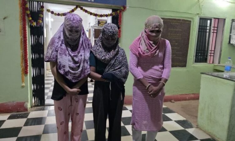 Chhattisgarh news: छत्तीसगढ़ में सेक्स रैकेट का खुलासा, 1 युवक के साथ 3 युवतियों को पुलिस ने दर दबोचा