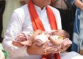 एक माह के नवजात का मुख्यमंत्री ने किया नामकरण, “रविशंकर” नाम से गूंजा गांव का आंगन
