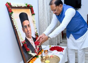मुख्यमंत्री ने स्वातंत्र्यवीर विनायक दामोदर सावरकर की जयंती पर उन्हें किया नमन