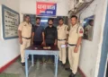 Raigarh News : रायपुर डकैती का फरार आरोपी लुक छिप कर चला रहा था ऑनलाइन क्रिकेट सट्टे का खेल, रायगढ़ पुलिस की रेड में दबोचा गया कुख्यात आरोपी, सट्टा खेलने वाला युवक भी गिरफ्तार