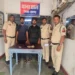 Raigarh News : रायपुर डकैती का फरार आरोपी लुक छिप कर चला रहा था ऑनलाइन क्रिकेट सट्टे का खेल, रायगढ़ पुलिस की रेड में दबोचा गया कुख्यात आरोपी, सट्टा खेलने वाला युवक भी गिरफ्तार
