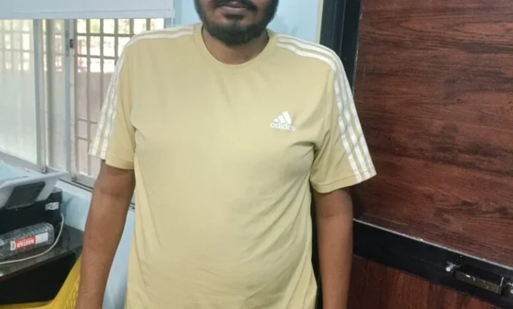 Raigarh News : “ऑपरेशन तलाश” में रायगढ़ पुलिस को बड़ी सफलता, लाखों की धोखाधड़ी का फरार आरोपी जगदलपुर से गिरफ्तार