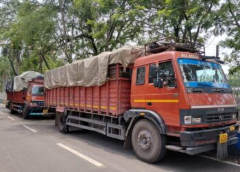 Raigarh News : “ऑपरेशन प्रहार” में चक्रधरनगर पुलिस की अवैध कबाड़ पर बड़ी कार्रवाई, जामगांव में दो माजदा वाहनों से 27 टन स्क्रैप जप्त