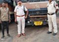 Raigarh News : “ऑपरेशन_प्रहार” के तहत रायगढ़ पुलिस की बड़ी कार्रवाई— 4 माजदा वाहनों से 14 टन 700 किलो लोहा एवं टीना कबाड़ समेत 31 लाख की संपत्ति जब्त
