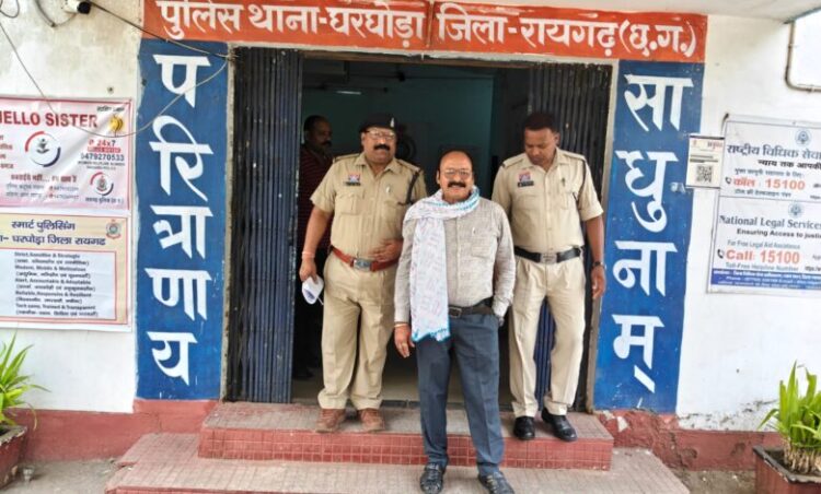 Raigarh News : दुष्कर्म केस में जेल भेजने की धमकी देकर 40 हजार रुपये की अवैध मांग, पीड़ित के शिकायत पर घरघोड़ा पुलिस की त्वरित कार्रवाई, आरोपी गिरफ्तार