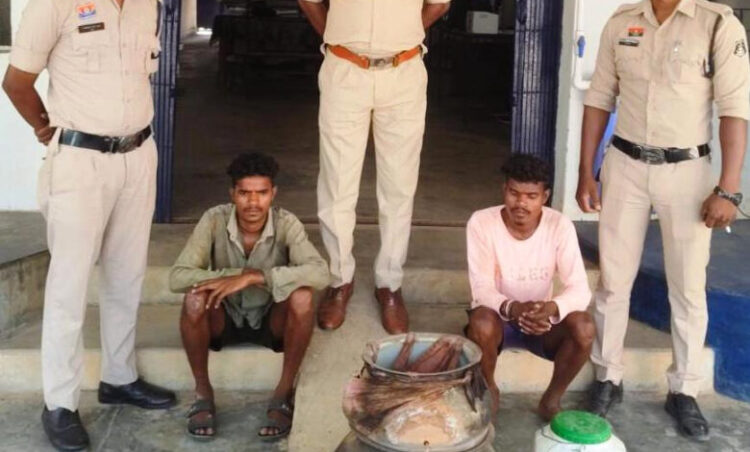 Raigarh News : “ऑपरेशन_आघात” के तहत रायगढ़ पुलिस की ताबड़तोड़ कार्रवाई— अलग-अलग थाना क्षेत्रों से अवैध शराब जब्त