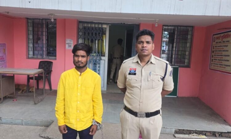 Raigarh News : “ऑपरेशन तलाश” के तहत दुष्कर्म और मारपीट मामले का फरार आरोपी को तमनार पुलिस ने कोर्ट पेश भेजा जेल