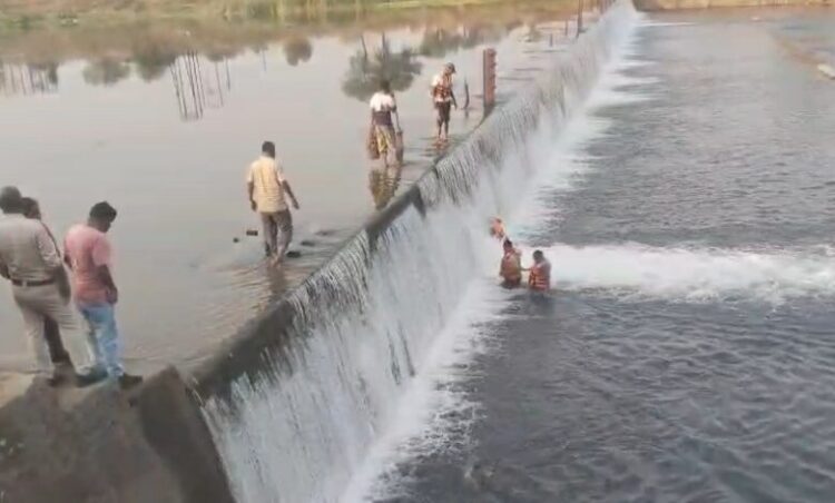 Raigarh News : पंचधारी एनीकट में नहाने, तैराकी, पिकनिक और सेल्फी पर पूर्ण प्रतिबंध