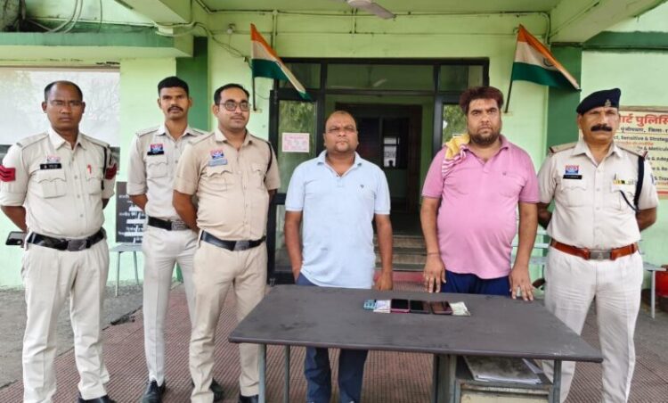 Raigarh News : ऑपरेशन “अंकुश” में ऑनलाइन क्रिकेट सट्टा पर रायगढ़ पुलिस की बड़ी कार्रवाई—गेरवानी से दो आरोपी गिरफ्तार