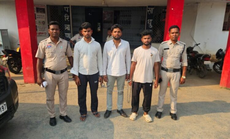 Raigarh News : अपहरण के सनसनीखेज मामले में रायगढ़ पुलिस की बड़ी सफलता—24 घंटे के भीतर युवक सकुशल बरामद, झारखंड से 3 आरोपी गिरफ्तार