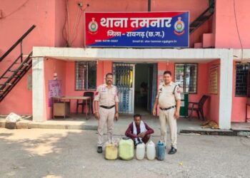 Raigarh News : ऑपरेशन “आघात” में अवैध महुआ शराब पर रायगढ़ पुलिस की बड़ी कार्रवाई—तमनार, भूपदेवपुर और चक्रधरनगर में कुल 98 लीटर शराब जब्त