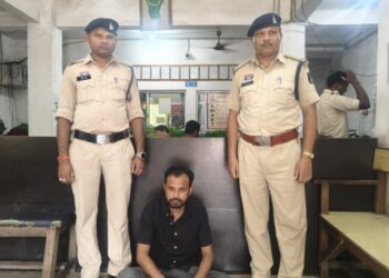 Raigarh News : रायगढ़ पुलिस की लगातार सख्त कार्रवाई से बढ़ा खौफ, फरार ऑनलाइन सट्टा का मुख्य आरोपी पिंटू हलवाई ने किया सरेंडर