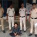 Raigarh News: तलवार लेकर पड़ोसी के घर में घुसा युवक, बोलेरो और बाइक में की तोड़फोड़