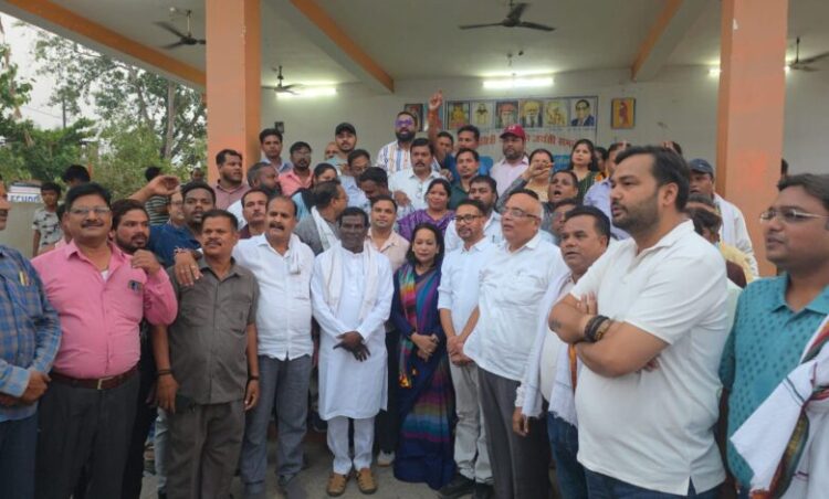 Raigarh news: पूर्व प्रधानमंत्री राजीव गाँधी की पुण्यतिथि पर कांग्रेस ने दी श्रद्धांजलि