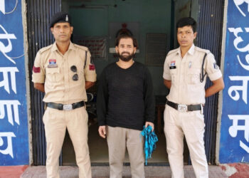 Raigarh News:*रायगढ़ पुलिस की निगरानी बदमाशों पर सख्त नजर, घरघोड़ा पुलिस ने निगरानी बदमाश मोहसीम खान उर्फ भुरू पठान को लूटपाट के मामले में दबोचा*