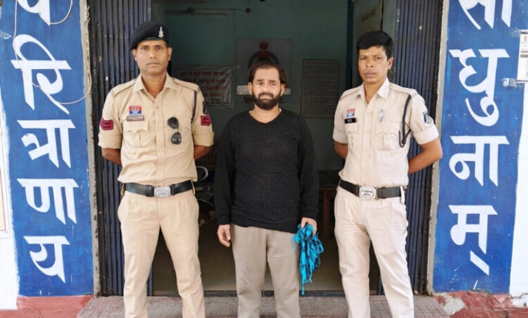 Raigarh News:*रायगढ़ पुलिस की निगरानी बदमाशों पर सख्त नजर, घरघोड़ा पुलिस ने निगरानी बदमाश मोहसीम खान उर्फ भुरू पठान को लूटपाट के मामले में दबोचा*