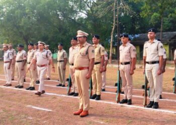 Raigarh News:*रायगढ़ पुलिस लाइन में जनरल परेड के दौरान बलवा ड्रिल का कराया गया अभ्यास*