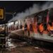 Burning Train: एक्सप्रेस ट्रेन में लगी भीषण आग, कोच जलकर राख! स्टेशन पर मची अफरातफरी